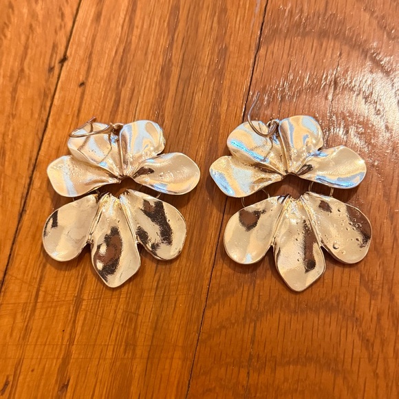 Silver Floral Earrings Gold Tone Elegant Classy Elevate any Style with these. - Picture 3 of 5